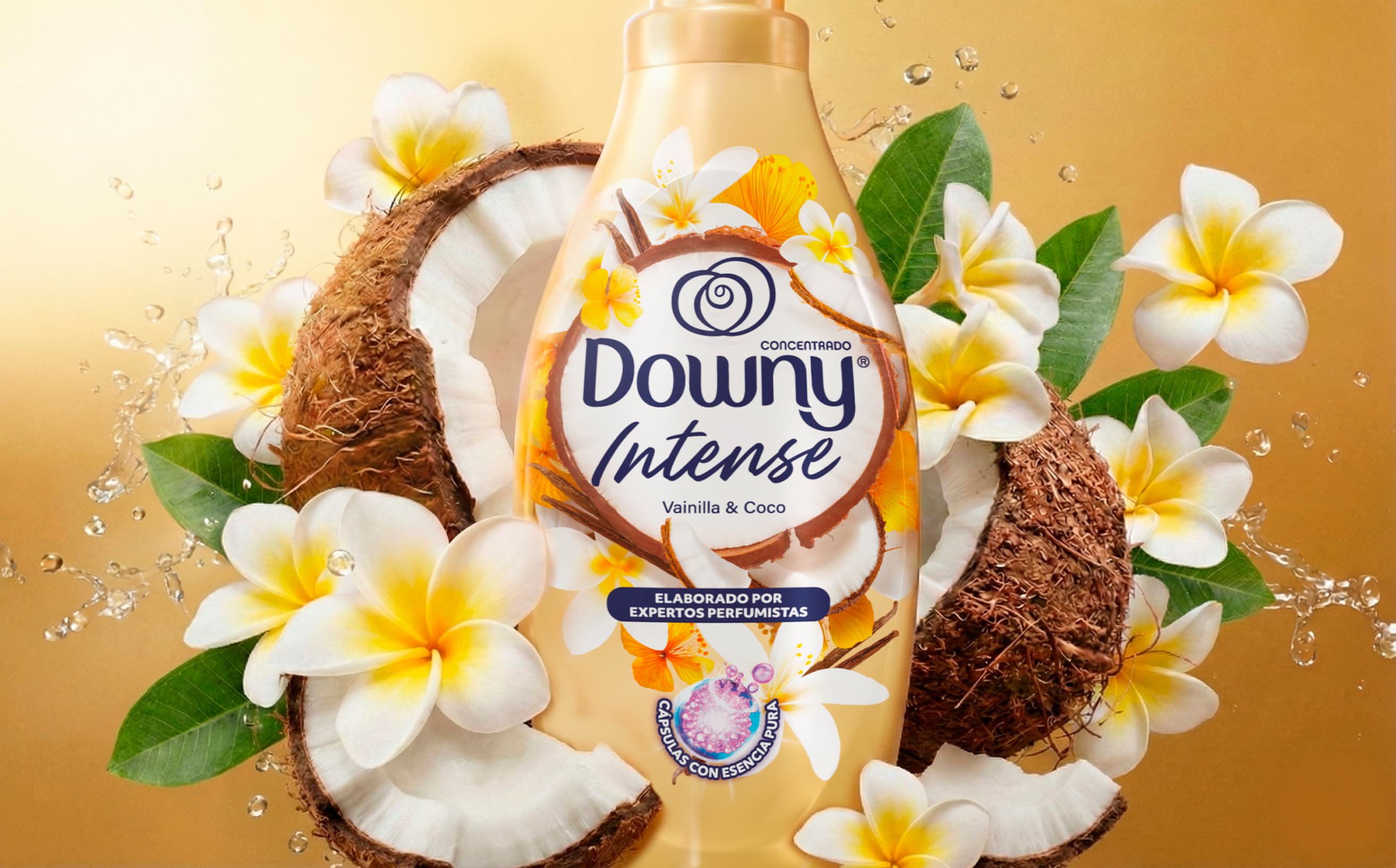 Botella de Downy Intense Vanilla Bliss entre cocos, flores y vainilla.
